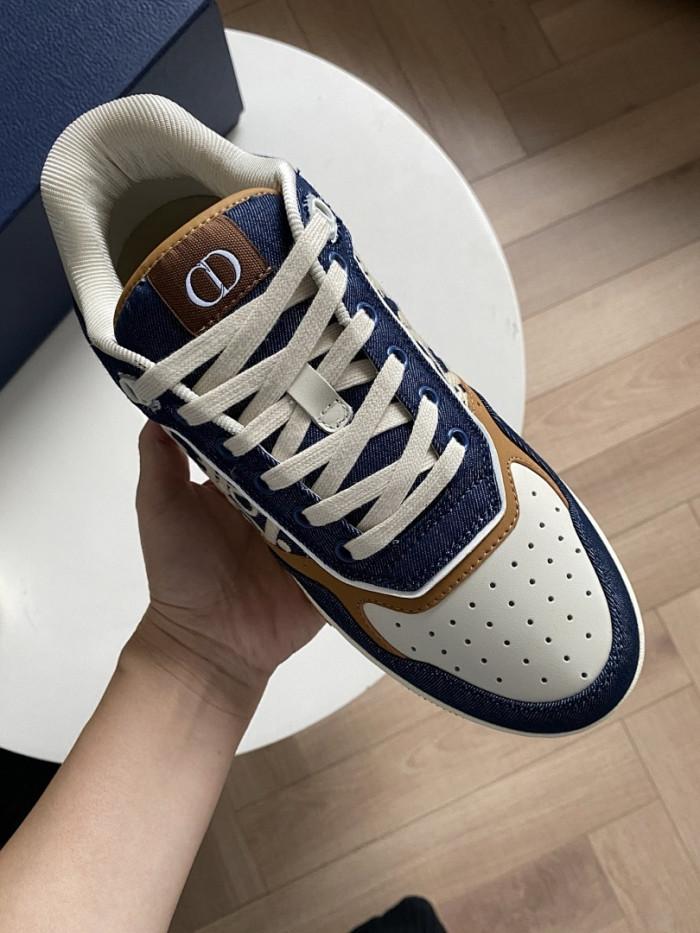D10r B27 Low Top Sneaker
