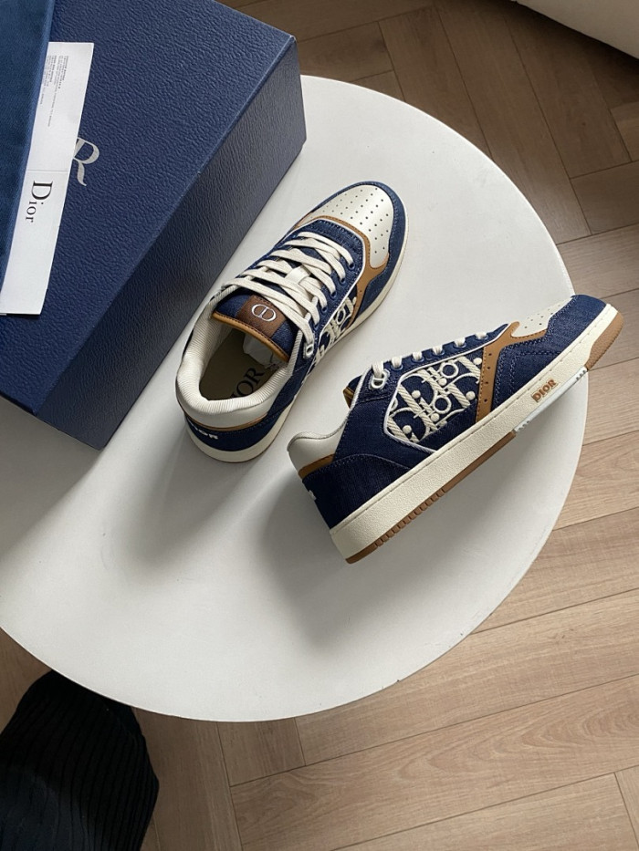 D10r B27 Low Top Sneaker