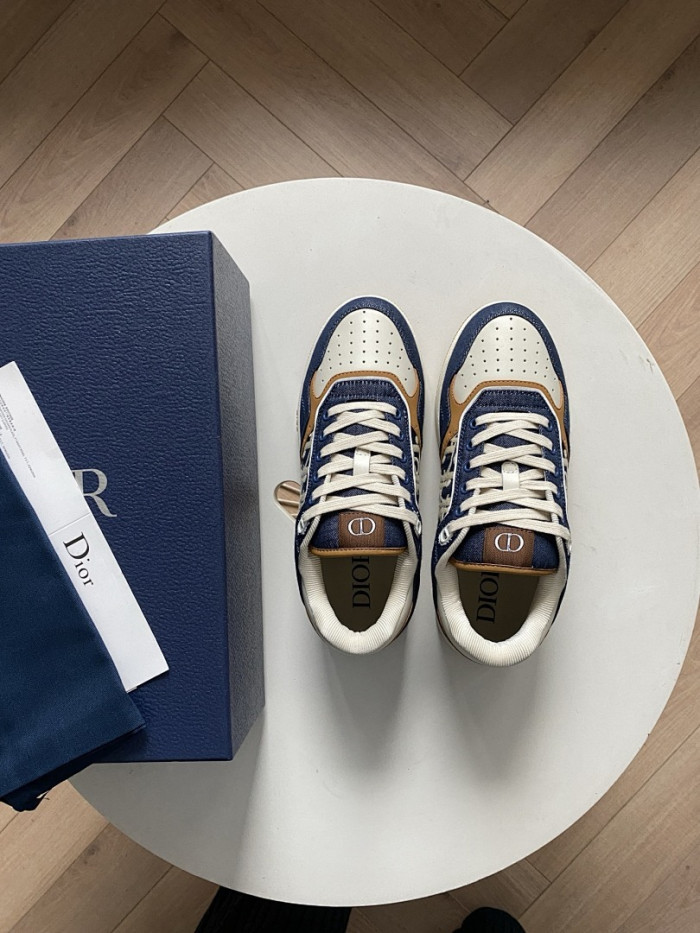 D10r B27 Low Top Sneaker