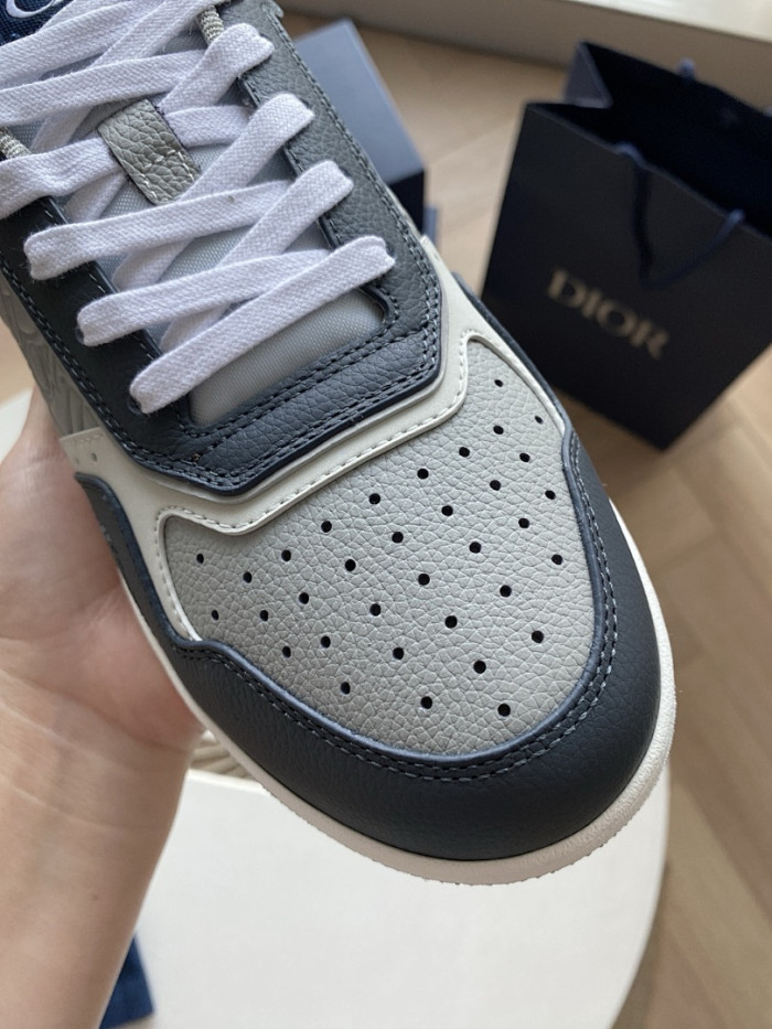 D10r B27 Low Top Sneaker