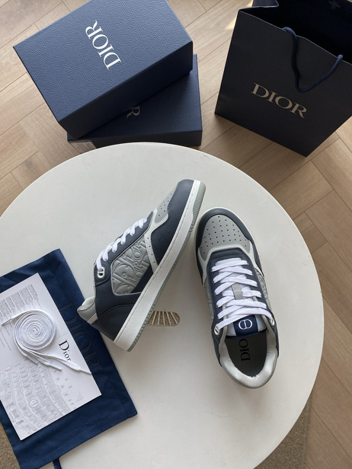 D10r B27 Low Top Sneaker