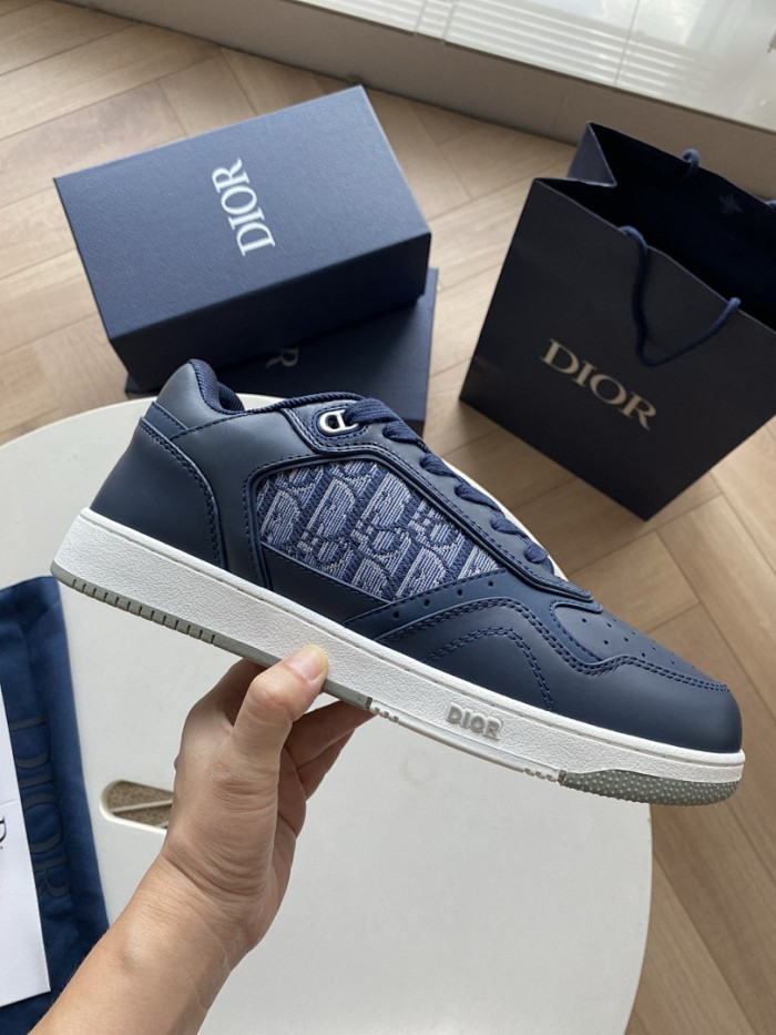 D10r B27 Low Top Sneaker