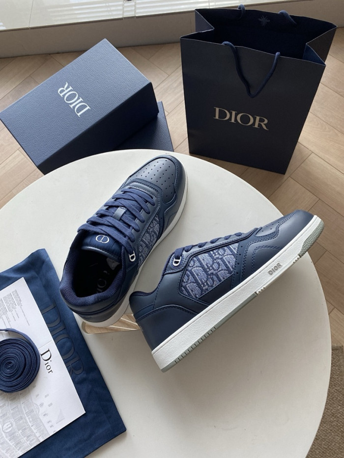 D10r B27 Low Top Sneaker
