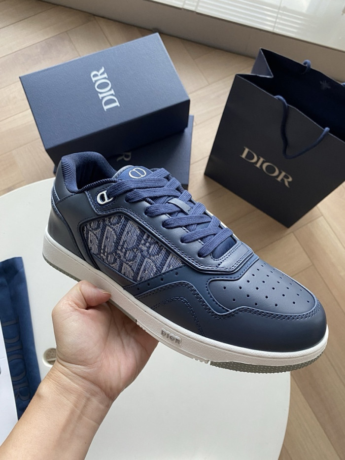 D10r B27 Low Top Sneaker
