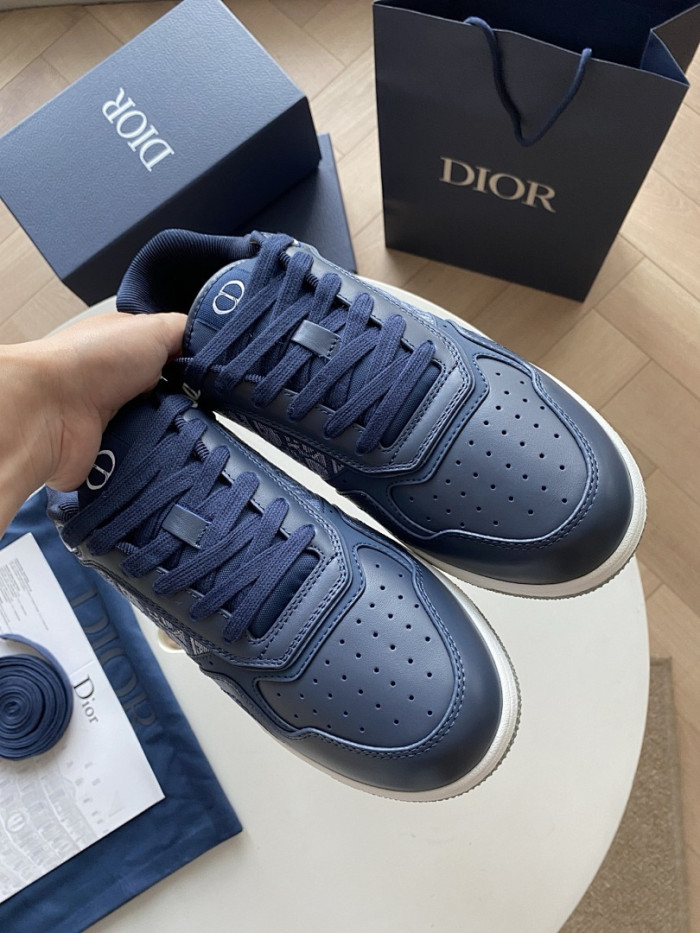 D10r B27 Low Top Sneaker