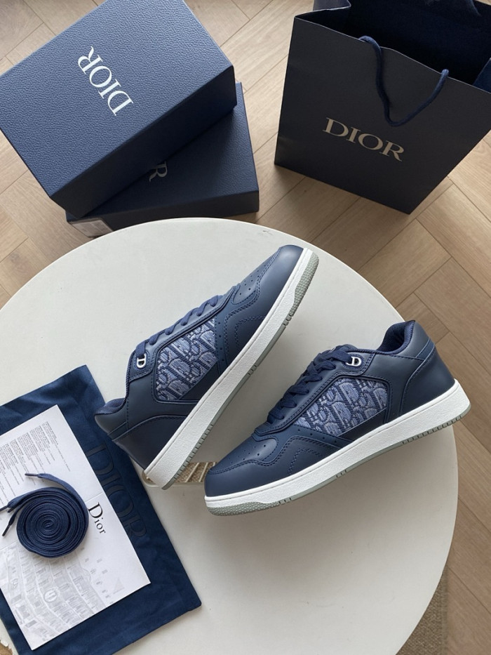D10r B27 Low Top Sneaker