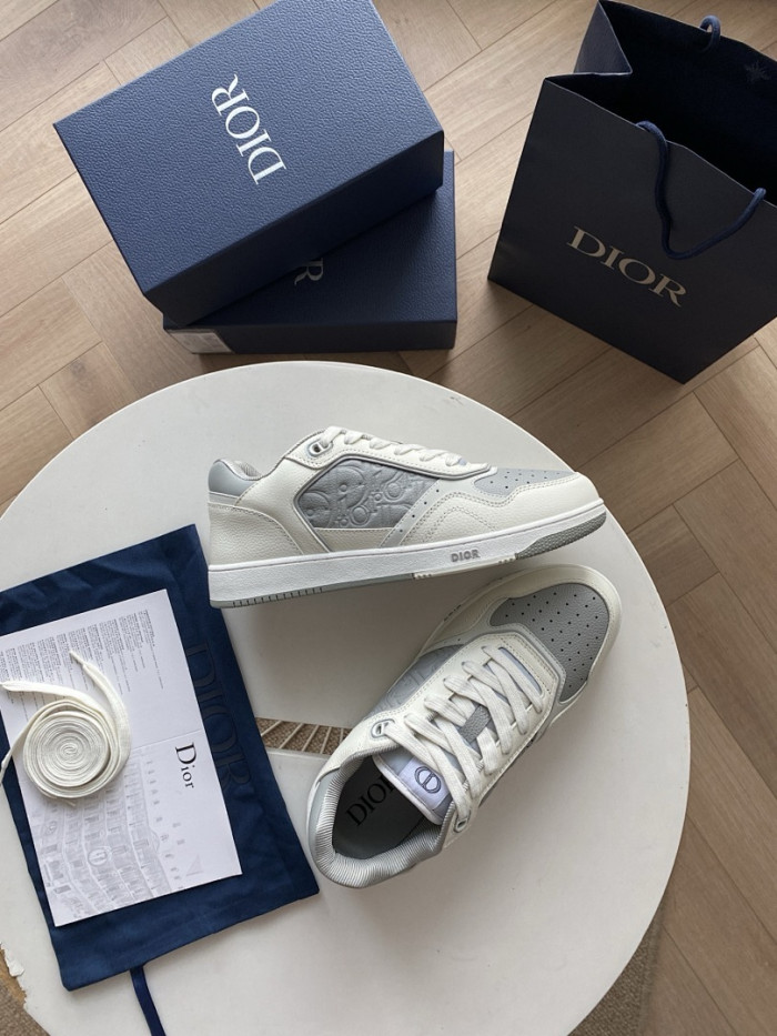 D10r B27 Low Top Sneaker