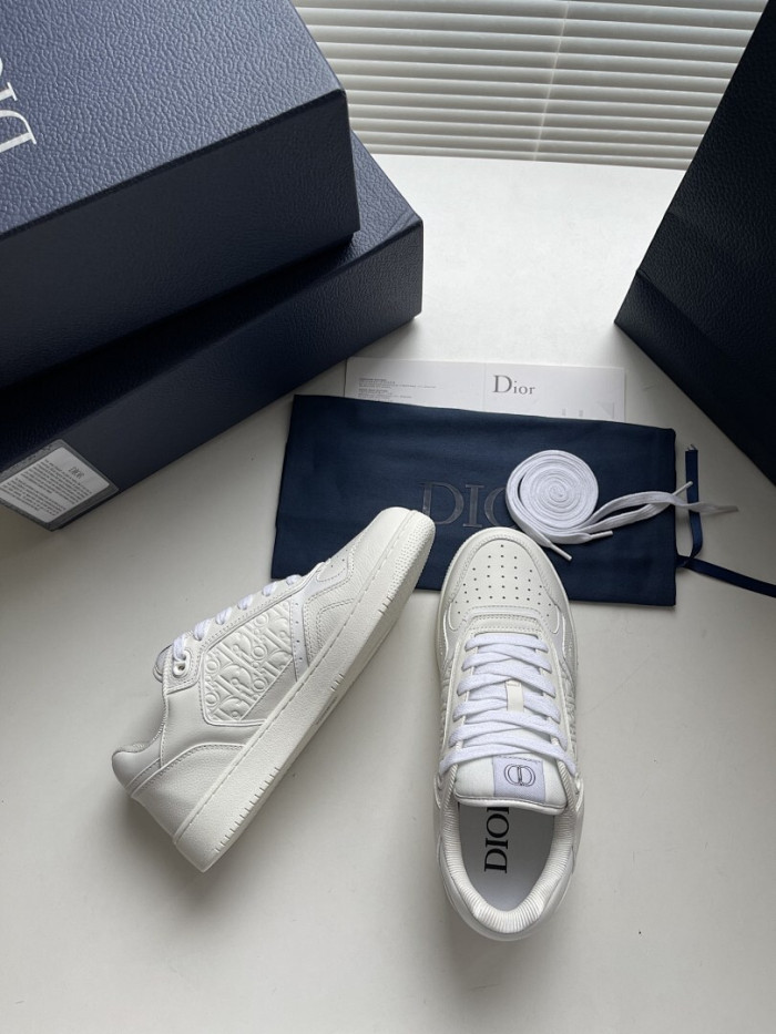 D10r B27 Low Top Sneaker