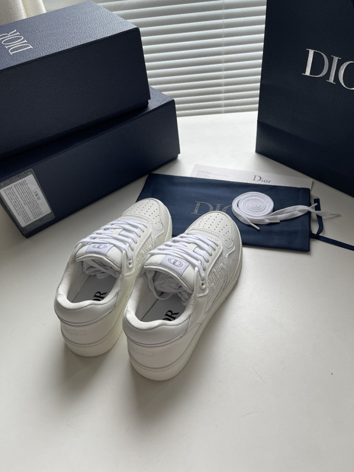 D10r B27 Low Top Sneaker