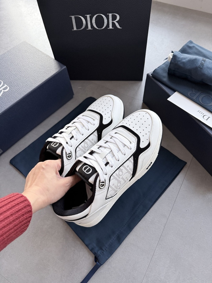 D10r B27 Low Top Sneaker