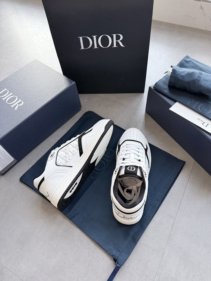 D10r B27 Low Top Sneaker