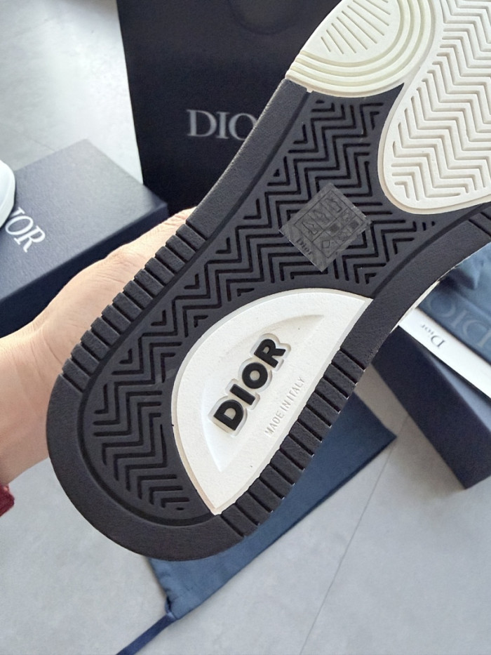 D10r B27 Low Top Sneaker