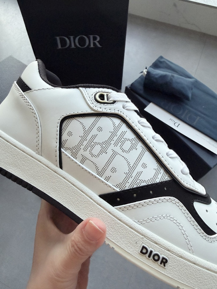 D10r B27 Low Top Sneaker