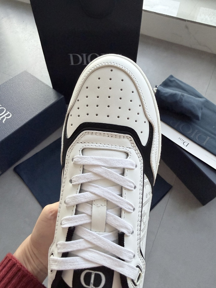 D10r B27 Low Top Sneaker