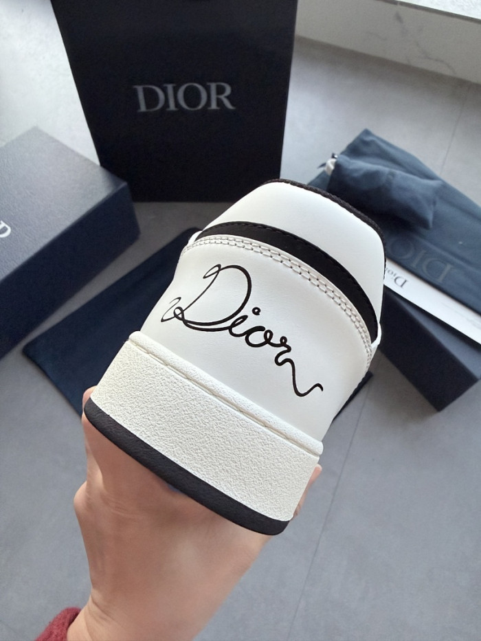 D10r B27 Low Top Sneaker