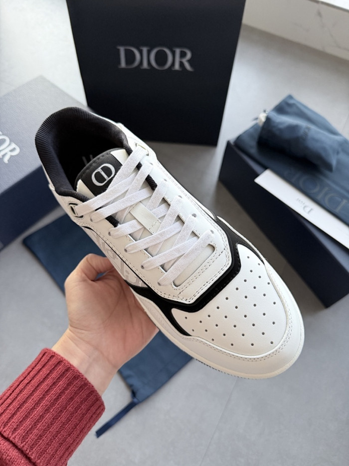 D10r B27 Low Top Sneaker