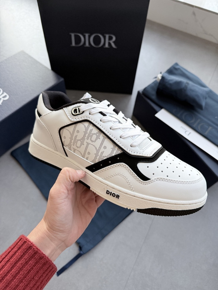 D10r B27 Low Top Sneaker
