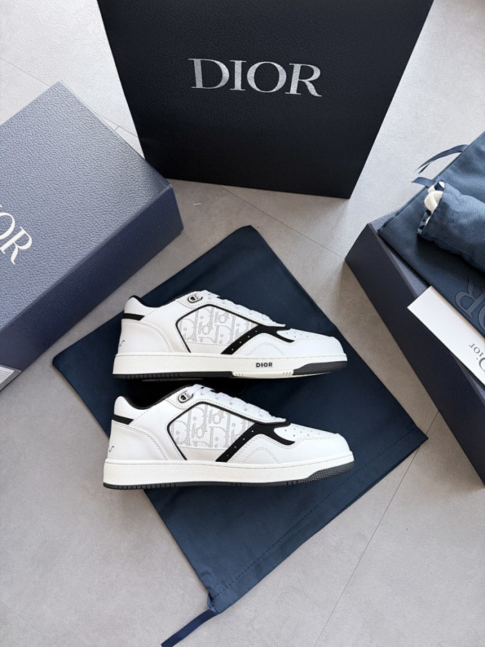 D10r B27 Low Top Sneaker
