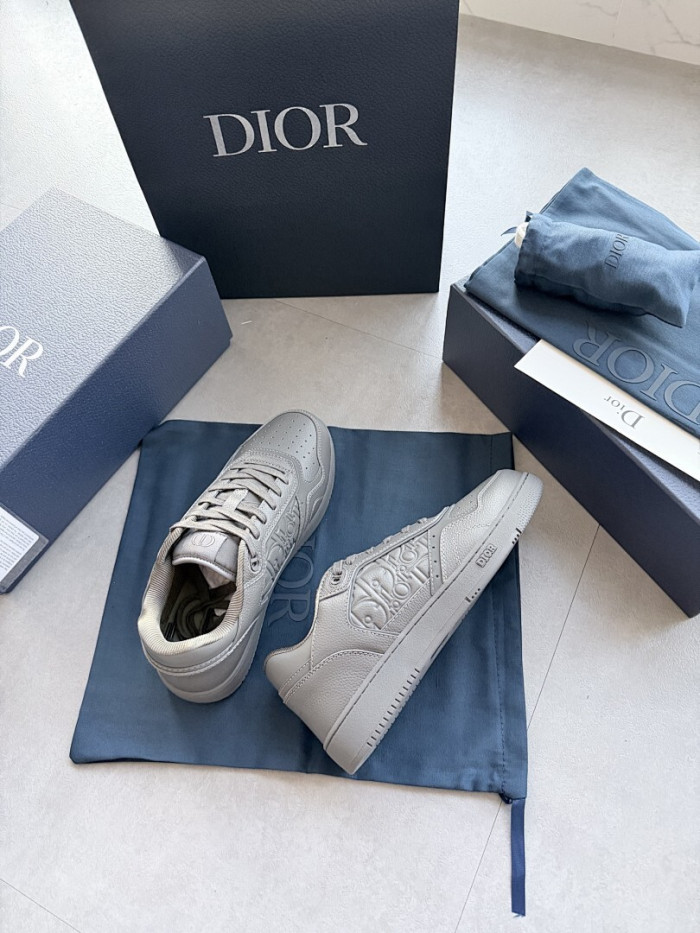 D10r B27 Low Top Sneaker