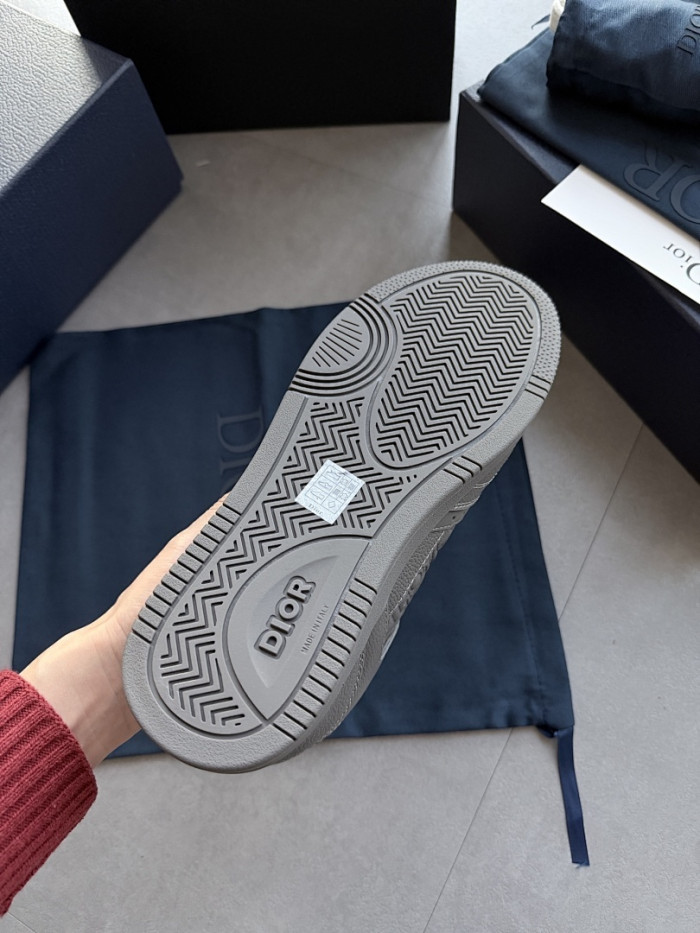 D10r B27 Low Top Sneaker