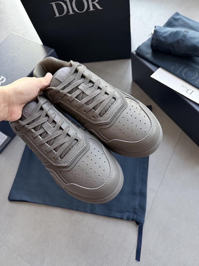 D10r B27 Low Top Sneaker