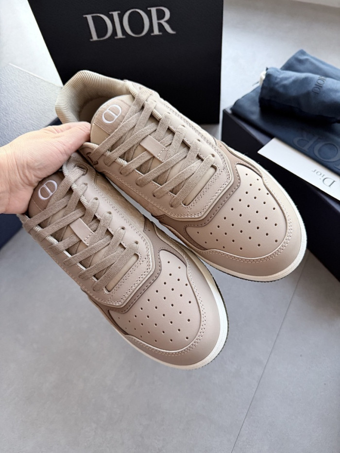 D10r B27 Low Top Sneaker