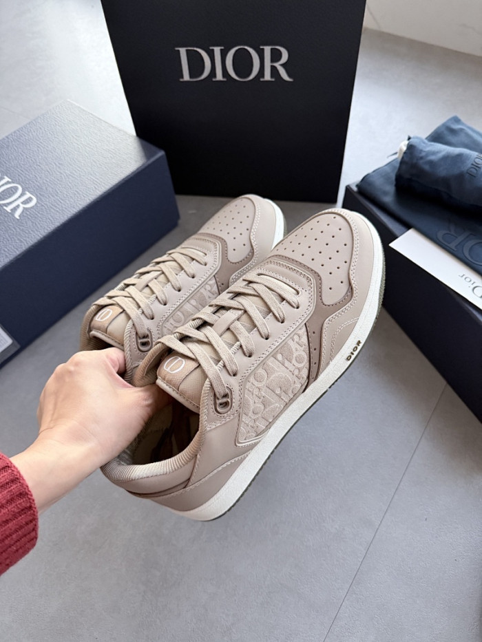 D10r B27 Low Top Sneaker