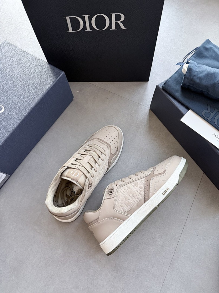 D10r B27 Low Top Sneaker