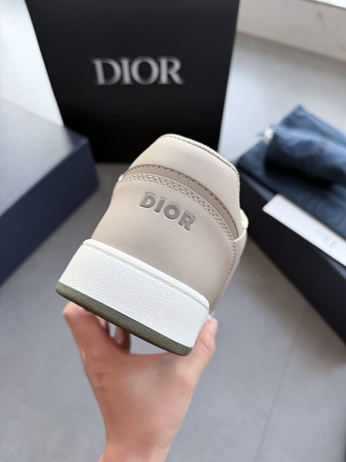 D10r B27 Low Top Sneaker