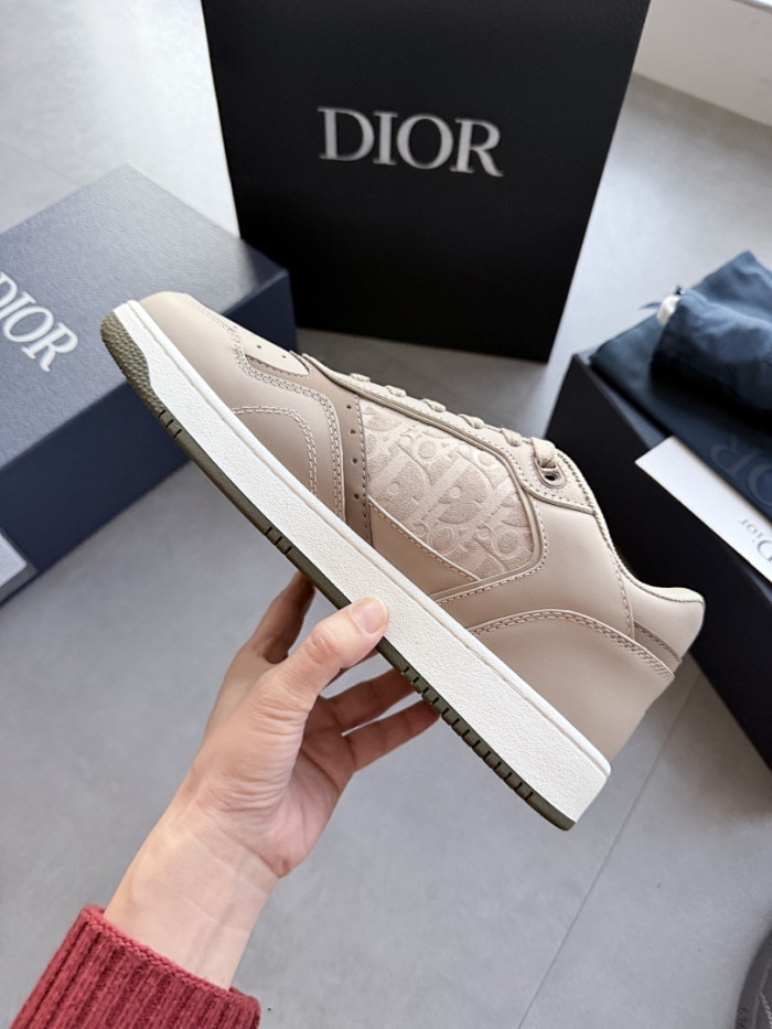 D10r B27 Low Top Sneaker