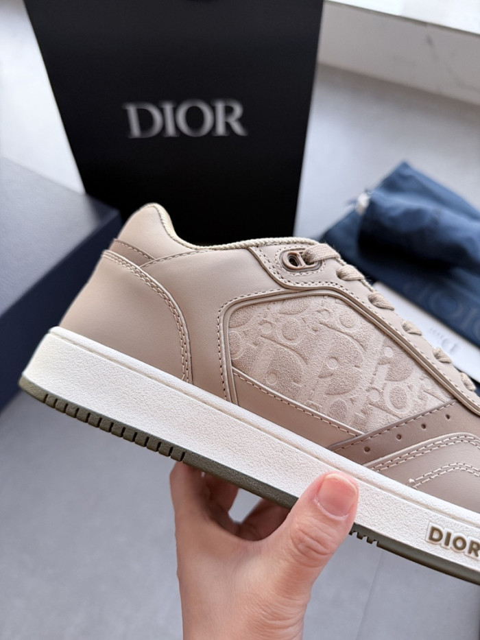 D10r B27 Low Top Sneaker