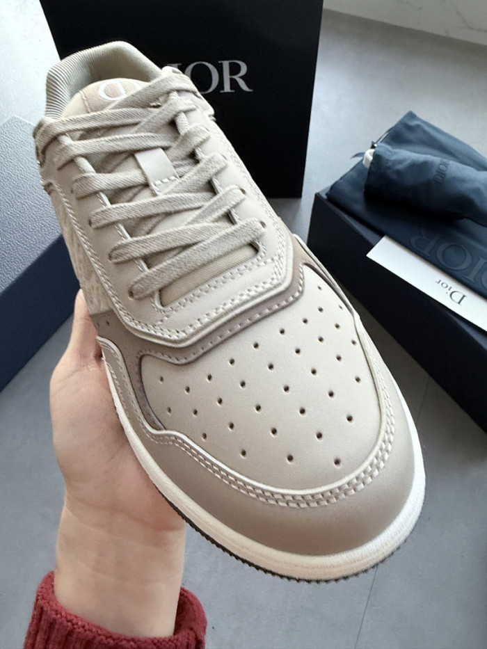 D10r B27 Low Top Sneaker