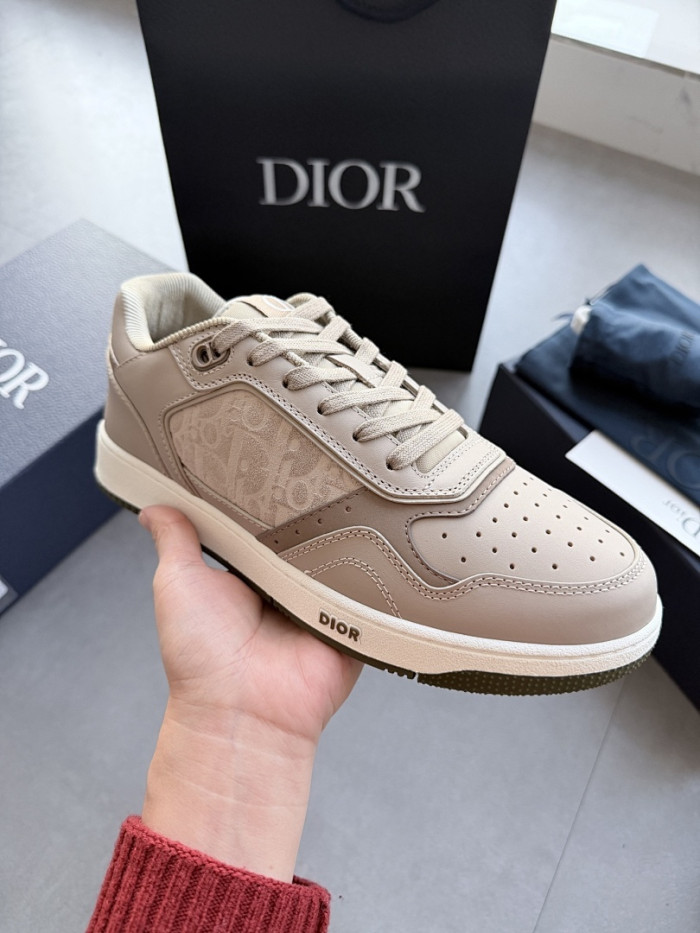 D10r B27 Low Top Sneaker