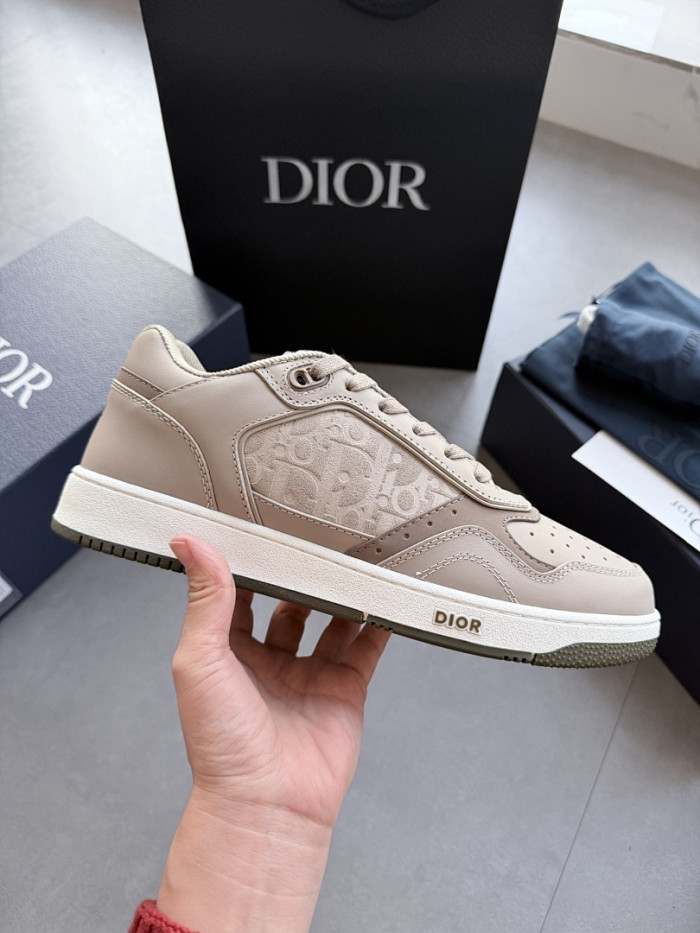 D10r B27 Low Top Sneaker