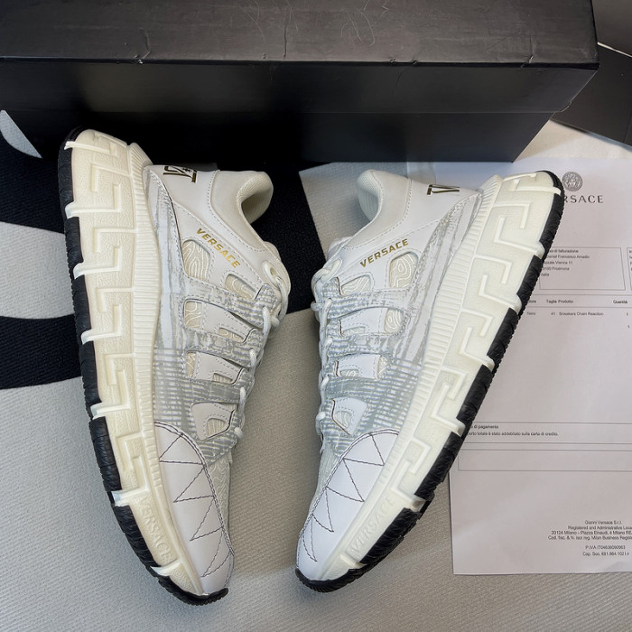 vers sneakers