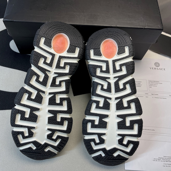 vers sneakers