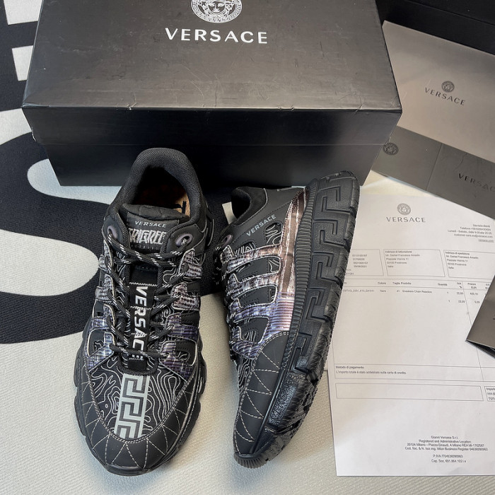 vers sneakers