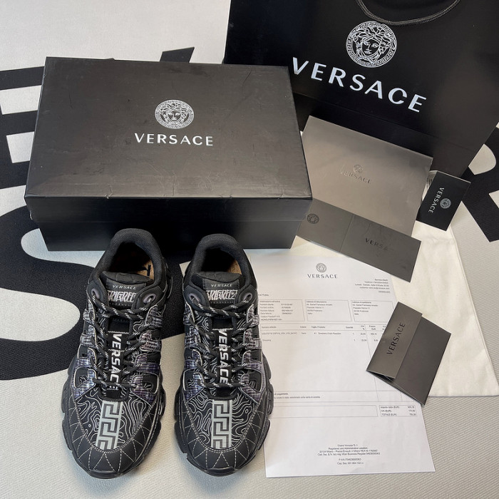 vers sneakers