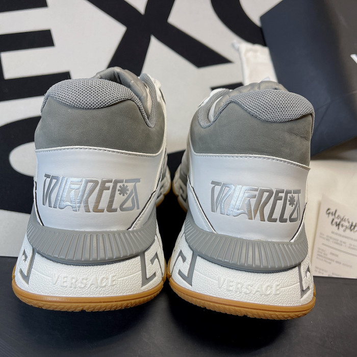 vers sneakers