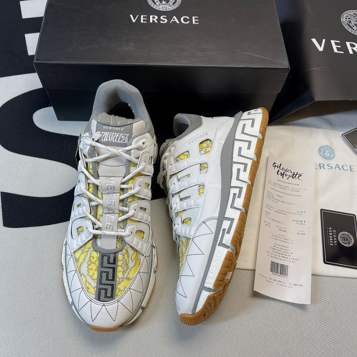 vers sneakers