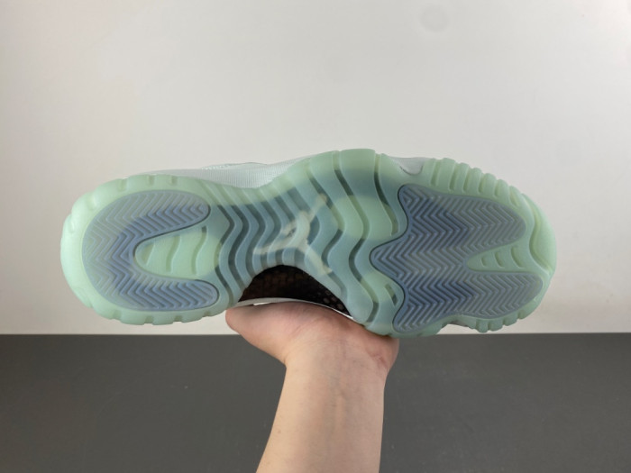 Air Jordan 11 IW1882 300