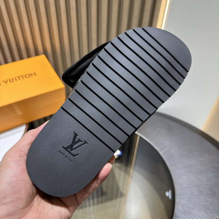LV SANDALS