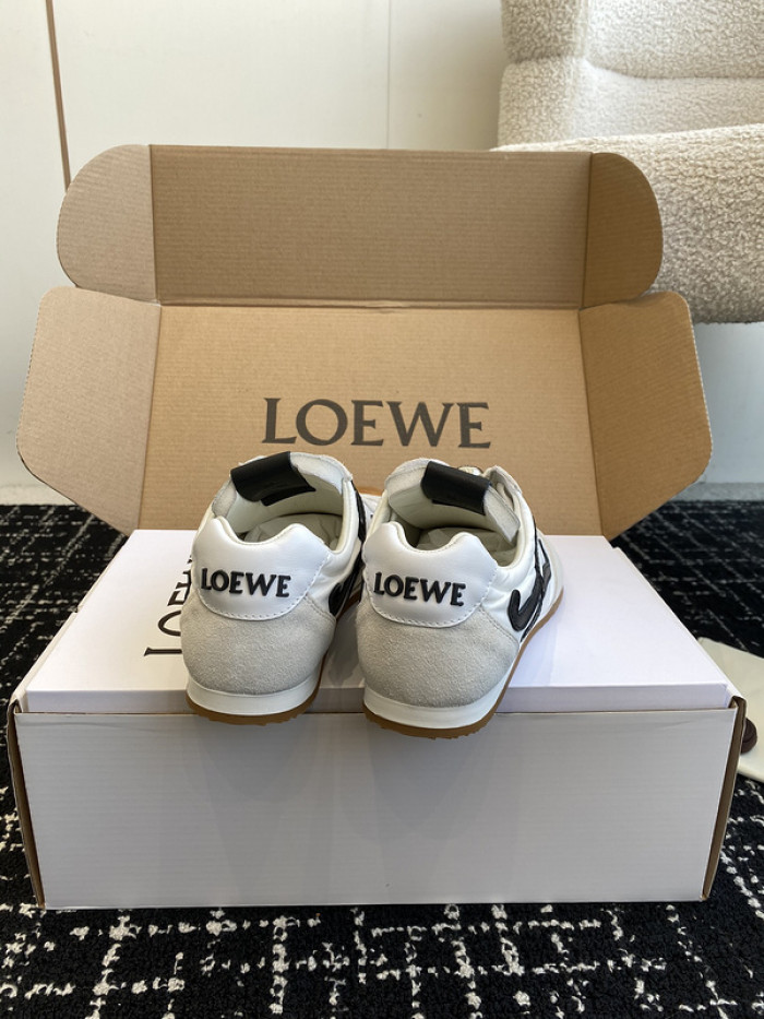 Loe*we Ballet Runner