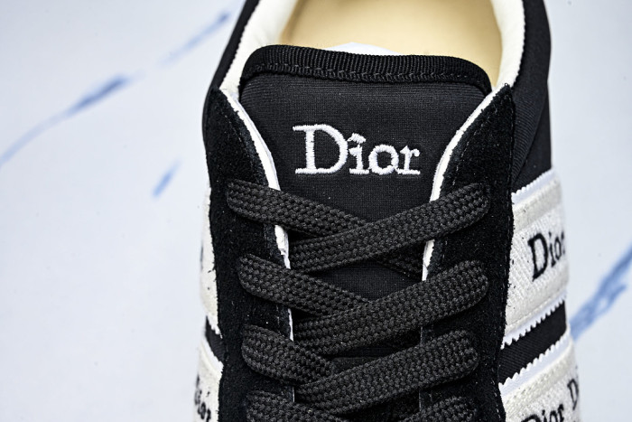 D10r Ribbon Sneaker