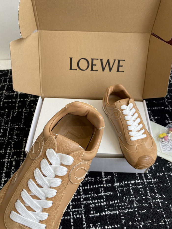 Loe*we Ballet Runner