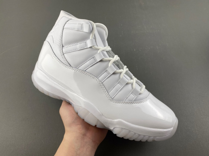 Jordan 11 Pack Expected Fall X COMME des GARÇONS IV7639-100