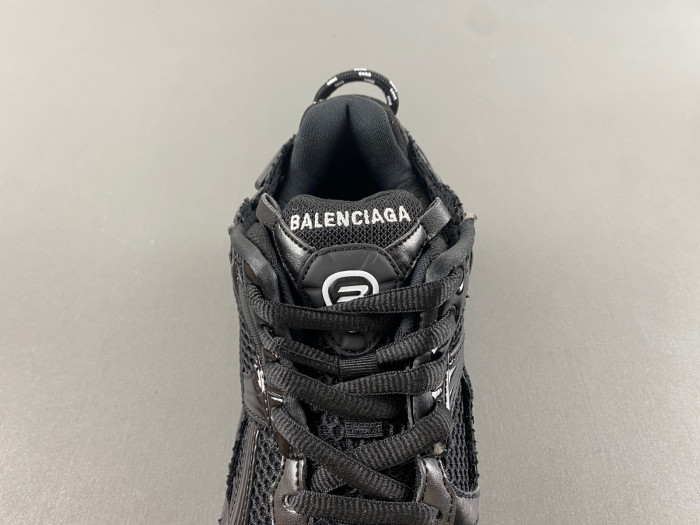 Ba*len*cia*ga runner