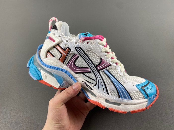 Ba*len*cia*ga runner