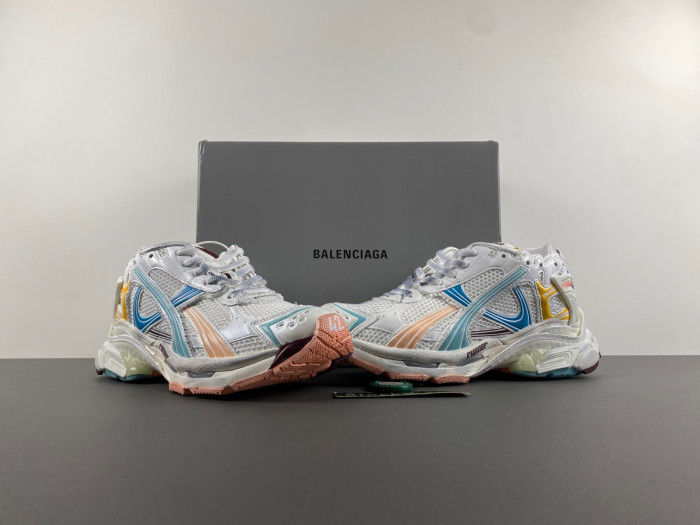Ba*len*cia*ga runner