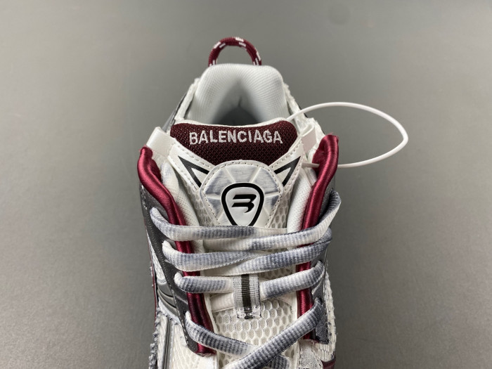 Ba*len*cia*ga runner